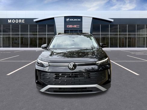 Used 2025 Volkswagen Tiguan S image 2