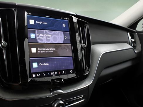 Certified 2025 Volvo XC60 B5 Plus image 23