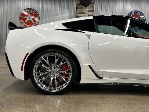 Used 2016 Chevrolet Corvette Z06 w/ 3LZ Preferred Equipment Group image 16