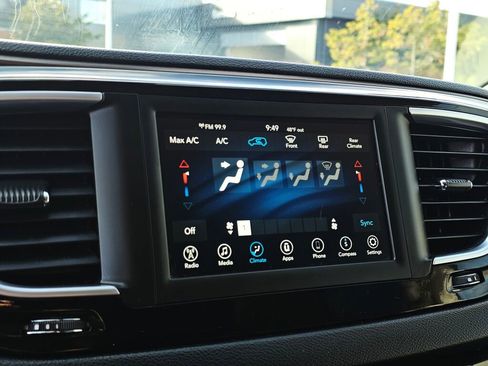 Used 2021 Chrysler Voyager Lxi image 21