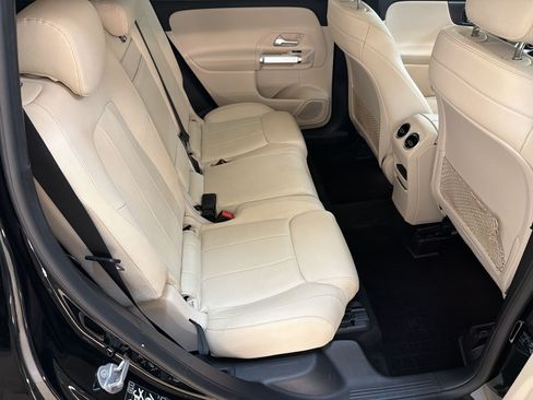 Used 2021 Mercedes-Benz GLB 250 4MATIC image 27