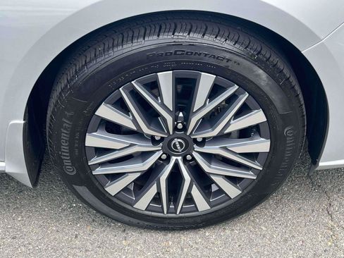 Used 2023 Nissan Altima 2.5 SV w/ SV Premium Package AWD/4WD image 6