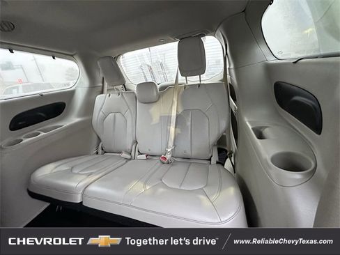 Used 2017 Chrysler Pacifica Touring-L Plus image 30