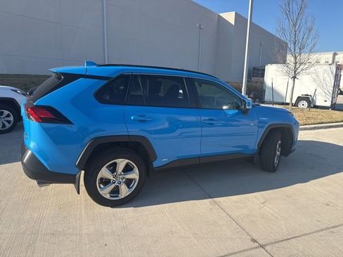 Used 2021 Toyota RAV4 XLE Premium image 3