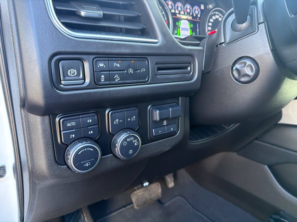 Used 2021 Chevrolet Tahoe Z71 w/ Z71 Off-Road Package AWD/4WD image 17