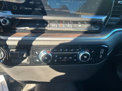 Used 2025 GMC Sierra 1500 SLT image 22