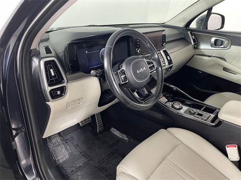 Certified 2023 Kia Sorento SX Prestige image 3