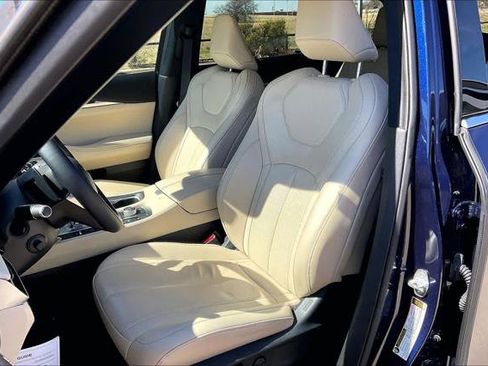 Used 2023 INFINITI QX60 Sensory w/ Vision Package AWD/4WD image 8