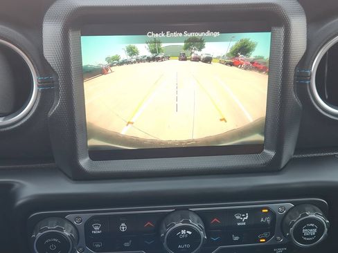 Used 2023 Jeep Wrangler Unlimited Rubicon 4xe w/ Cold Weather Group AWD/4WD image 19