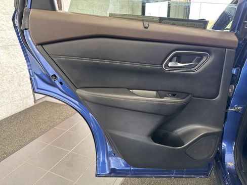 Used 2021 Nissan Rogue SV w/ Premium Package image 41