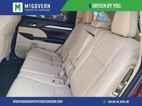 Used 2019 Toyota Highlander XLE AWD/4WD image 17