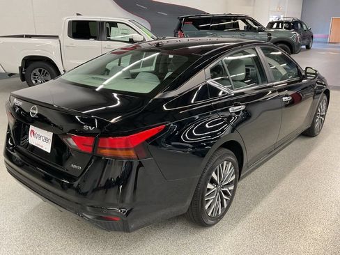 Used 2024 Nissan Altima 2.5 SV AWD/4WD image 5