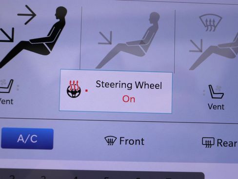 Used 2025 Chrysler Pacifica Limited image 43