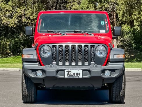 Used 2021 Jeep Gladiator Sport w/ Trailer Tow Package AWD/4WD image 10