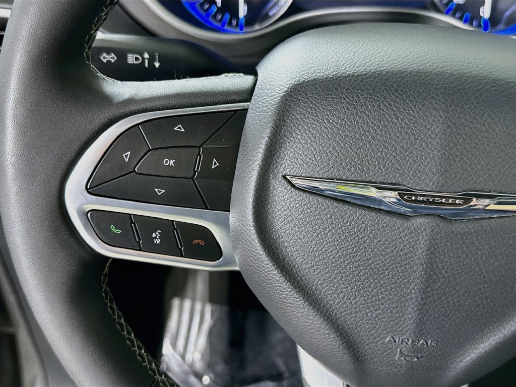 Used 2025 Chrysler Pacifica Select FWD image 22