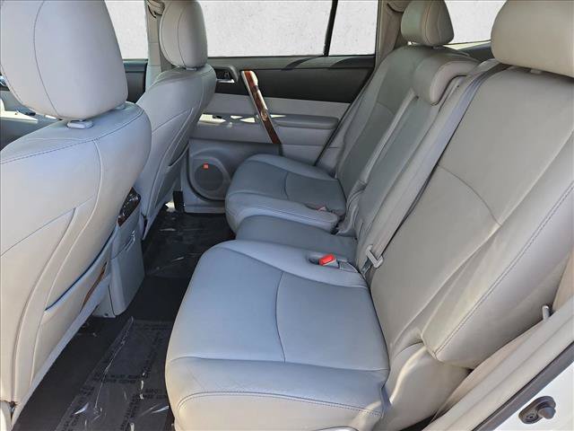 Used 2012 Toyota Highlander Limited w/ Tow Pkg FWD image 26