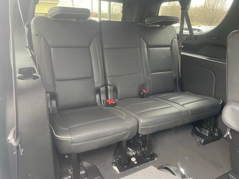 Used 2024 Chevrolet Suburban Premier image 21