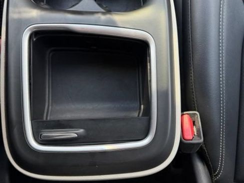 Used 2024 Chrysler Pacifica Touring-L FWD image 17