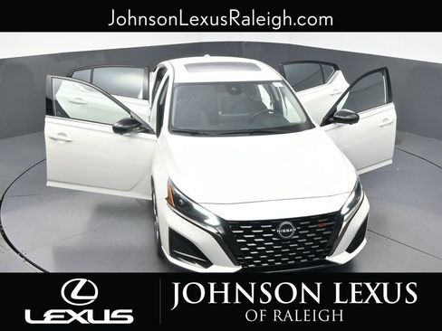 Used 2023 Nissan Altima 2.0 SR FWD image 33