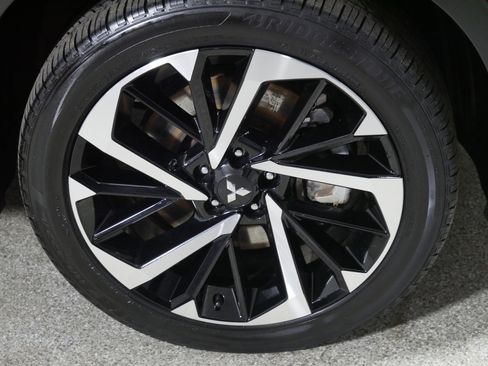 Used 2023 Mitsubishi Outlander SE image 15