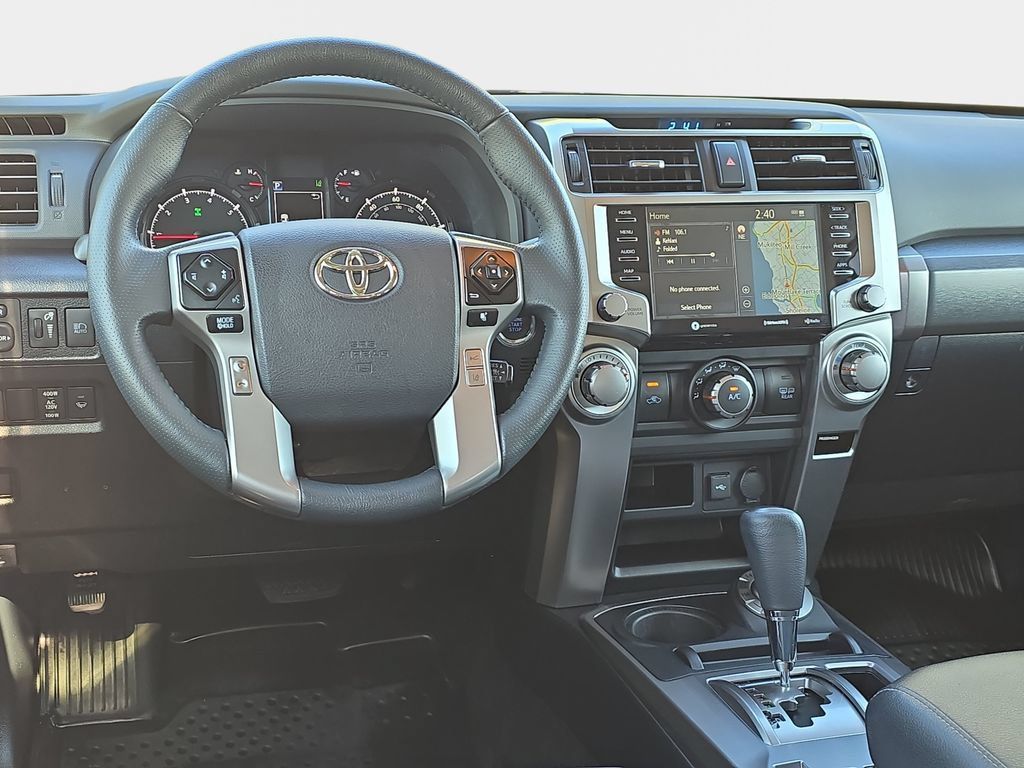 Used 2022 Toyota 4Runner SR5 Premium w/ Moonroof Package AWD/4WD image 18