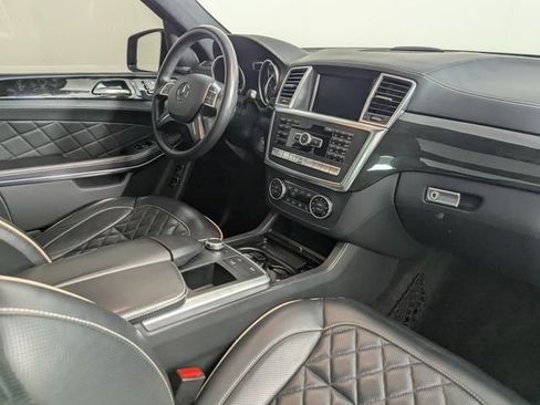 Used 2016 Mercedes-Benz GL 550 4MATIC image 23