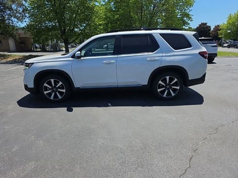 Used 2023 Honda Pilot Touring image 4