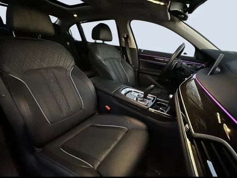 Used 2022 BMW 740i 740i Sedan 4D image 12