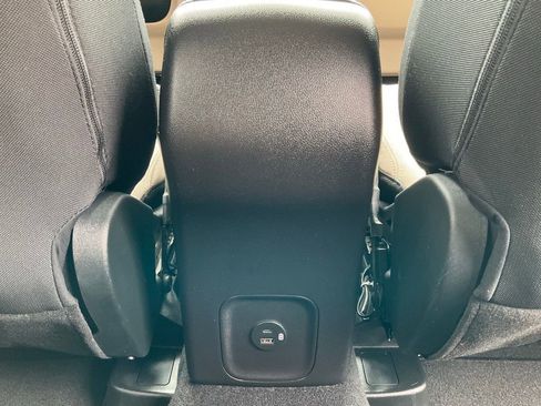 Used 2022 Ford Escape SE image 36