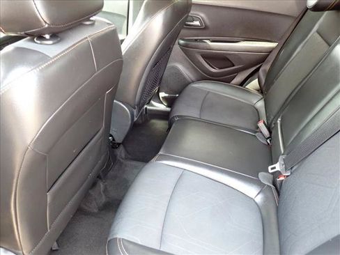 Used 2018 Chevrolet Trax LT w/ LT Convenience Package FWD image 8