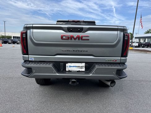 Used 2024 GMC Sierra 2500 AT4 w/ AT4 Premium Plus Package AWD/4WD image 8
