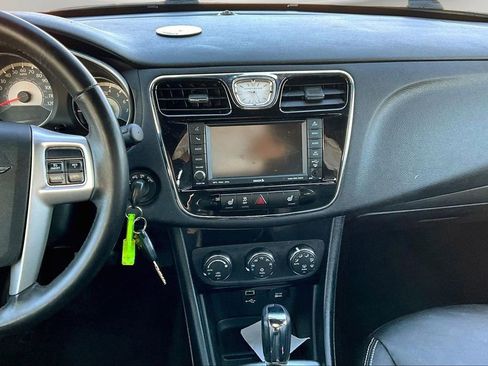 Used 2011 Chrysler 200 Limited image 9
