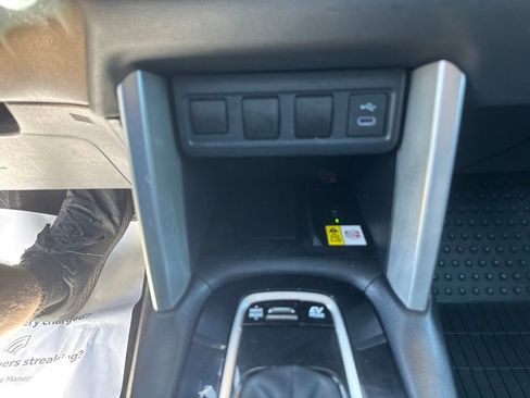 Used 2023 Toyota Corolla Cross AWD Hybrid image 16