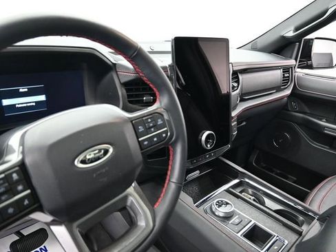Certified 2024 Ford Expedition Limited image 25