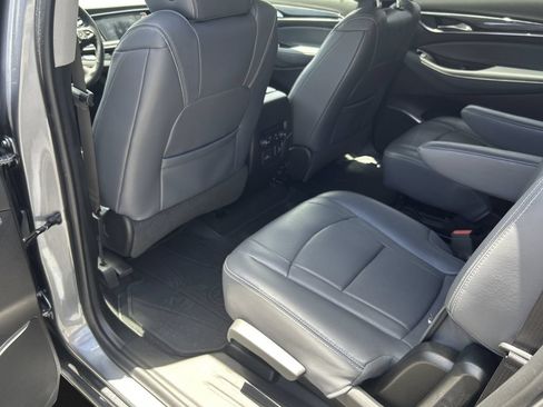 Used 2018 Buick Enclave Premium w/ Experience Buick Package FWD image 18