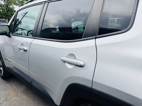 Used 2015 Jeep Renegade Latitude AWD/4WD image 8