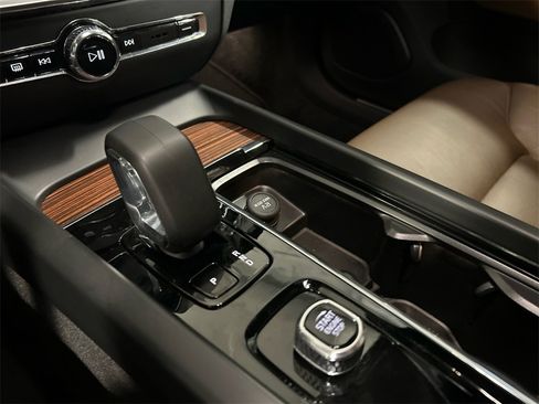 Used 2025 Volvo V60 B5 Cross Country Plus image 19