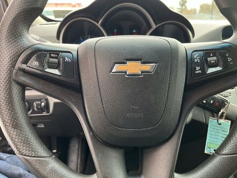 Used 2016 Chevrolet Cruze LT image 18