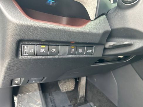 Used 2023 Toyota RAV4 Limited image 21