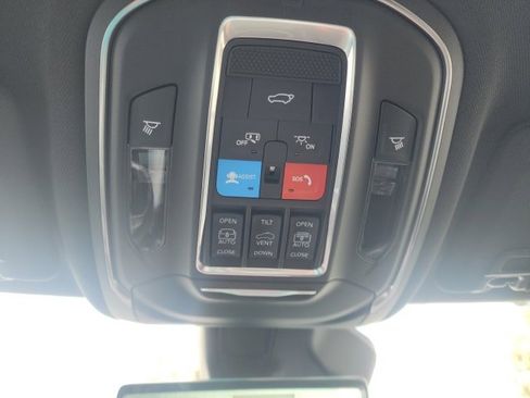 New 2025 Jeep Grand Cherokee Limited w/ Luxury Tech Group II image 12