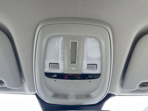 Certified 2023 Volvo XC60 B5 Plus w/ Climate Package image 39