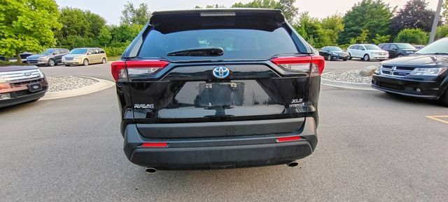 Used 2022 Toyota RAV4 XLE Premium AWD/4WD image 6