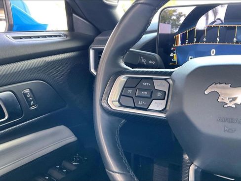 Used 2025 Ford Mustang Premium image 8