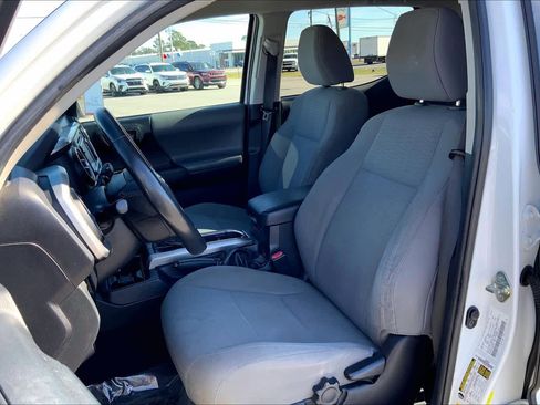 Used 2017 Toyota Tacoma SR5 image 8