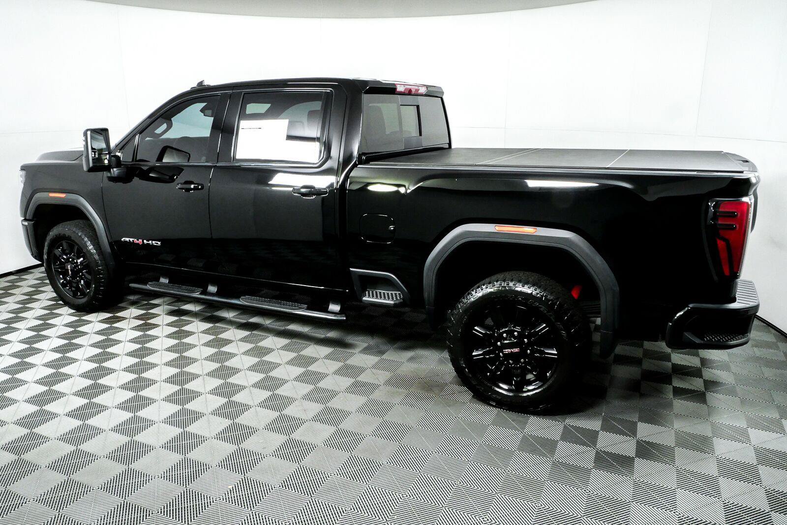Used 2024 GMC Sierra 2500 AT4 w/ AT4 Preferred Package AWD/4WD image 26