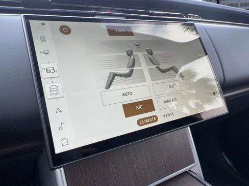 New 2025 Land Rover Range Rover SE image 33