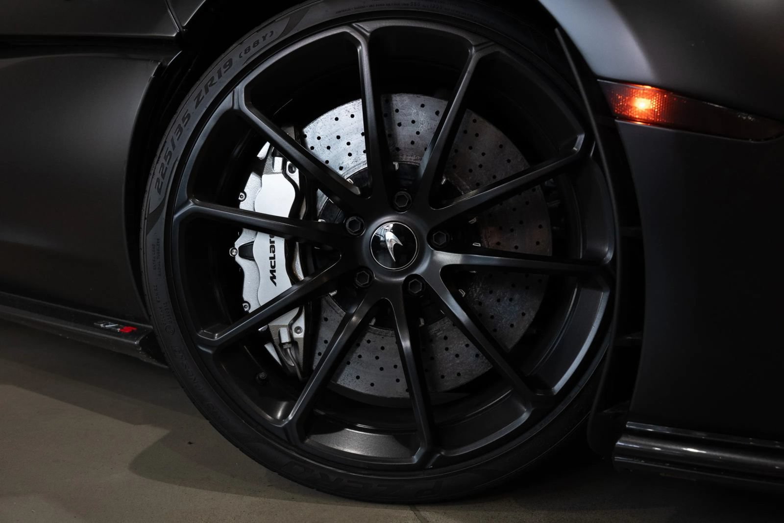 Used 2019 McLaren 570S Spider RWD image 21