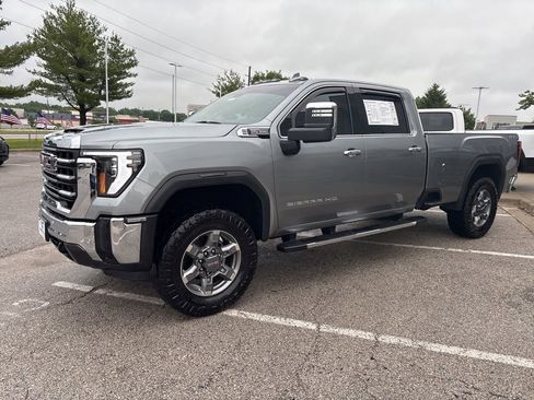 Used 2025 GMC Sierra 2500 SLT w/ SLT Convenience Package AWD/4WD image 14