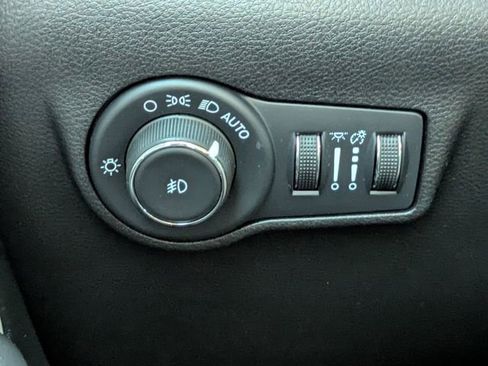 Used 2022 Jeep Compass Limited w/ Sun and Sound Group image 27