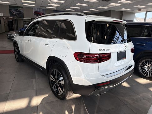 Used 2026 Mercedes-Benz GLB 250 4MATIC image 5